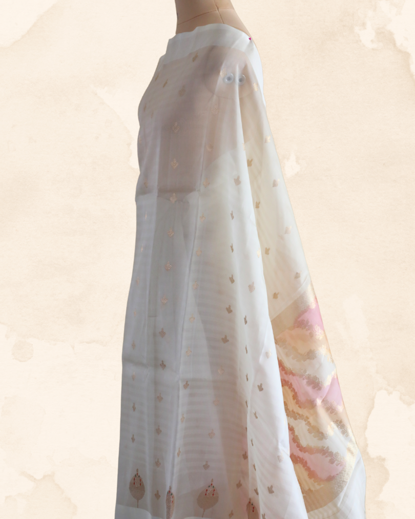 Sveta Saree, Banarasi Organza Silk Saree, Off White Saree ,Handwoven Kadhwa Saree, Pure Organza Silk Saree, Rangkat Pallu Saree, Multicoloured Banarasi Saree, Bridal Trousseau Saree, Wedding Guest Saree, Festive Silk Saree, Designer Handloom Saree, Minimalist Elegant Saree, Contemporary Organza Saree, Luxury Indian Saree, Traditional Banarasi Weave
